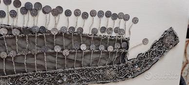 Cintura ricamata a mano