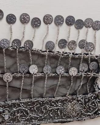 Cintura ricamata a mano