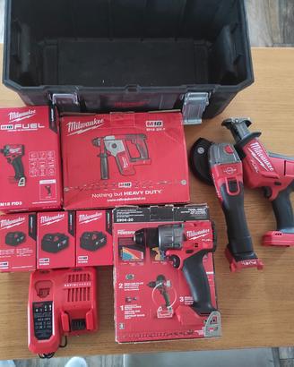 Milwaukee M18 FUEL KIT ATTREZZI completo di batter