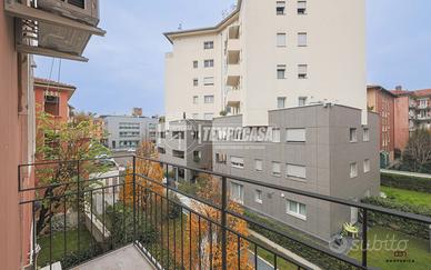 AMPIO BILOCALE RISTRUTTURATO CON BALCONE - rif. SM