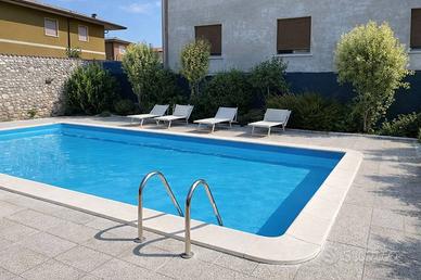 Elegante bilocale ristrutturato con piscina nel ce