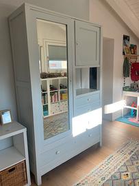 Armadio restaurato azzurro chiaro