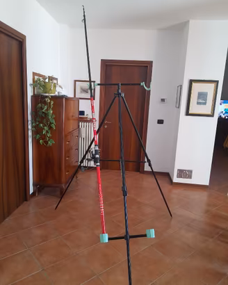 Treppiede canna da esca e mulinello