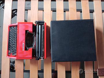 macchina da scrivere olivetti 
