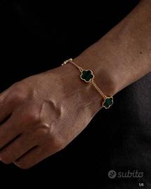 Bracciale dorato con quadrifogli verdi