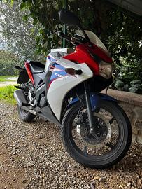 CBR 125 R 
