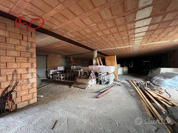 Immobile di 300 m² con 1 locale a Montevarchi