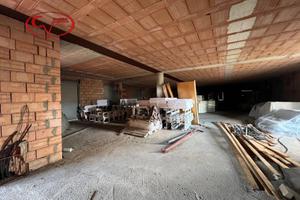 Immobile di 300 m² con 1 locale a Montevarchi