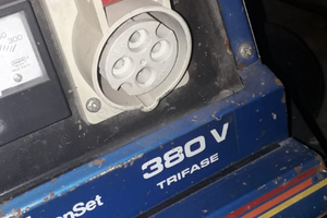 Gruppo elettrogeno 380 .220 volt