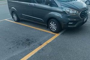 Minivan furgonato