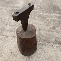 Antico incudine x forgiare i chiodi x scarpe.