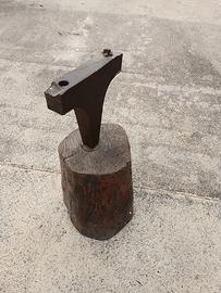 Antico incudine x forgiare i chiodi x scarpe.