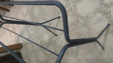 Porta asciugamani da bagno grigio ritiro