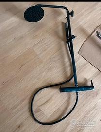 Rubinetteria colonna doccia con soffione e doccino