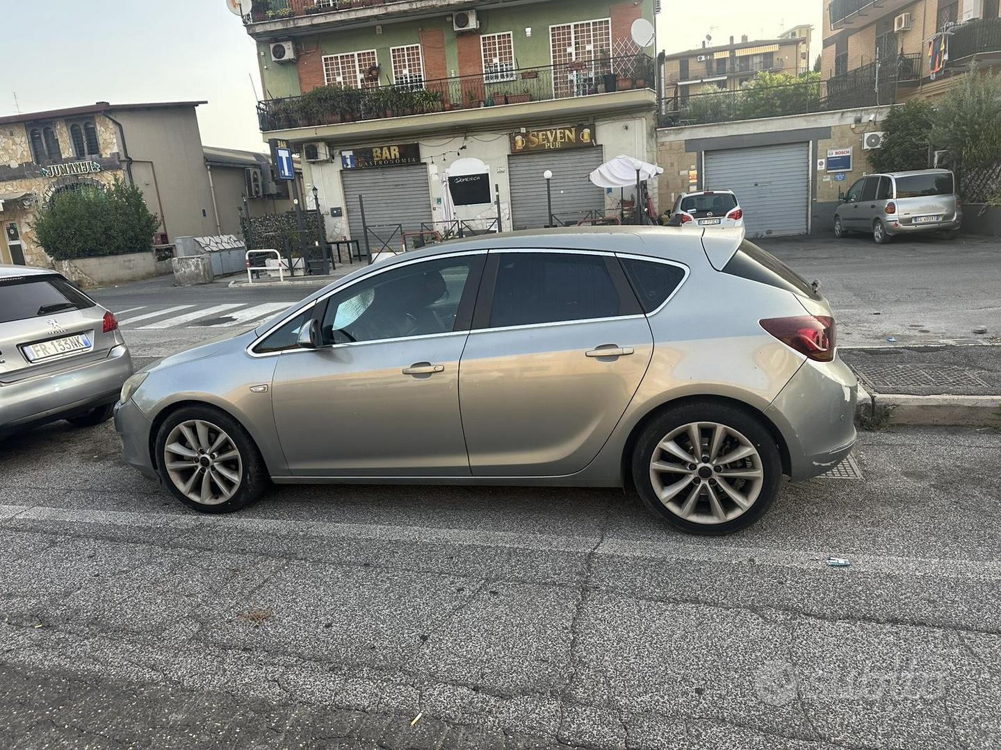 Opel Astra 2010 photo 2