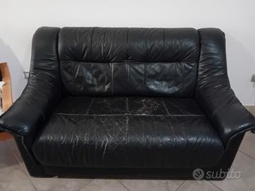 Divano nero in pelle 