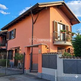 Villa unifamiliare con giardino su 3 lati