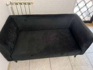 Divano due posti colore nero