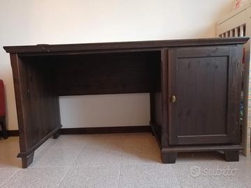 scrivania ikea marrone scuro