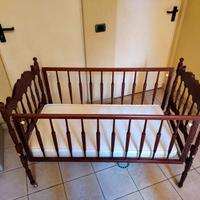 lettino  con materasso