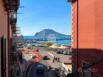 3 LOCALI A POZZUOLI