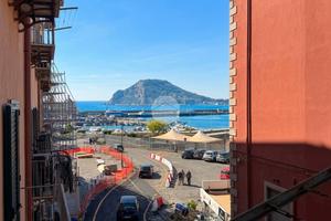 3 LOCALI A POZZUOLI