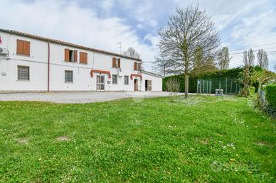 CASA DI CORTE A FERRARA