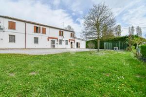 CASA DI CORTE A FERRARA