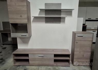 Parete attrazzate due modelli disponibili