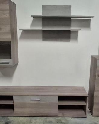 Parete attrazzate due modelli disponibili
