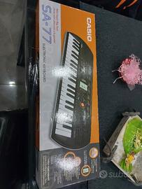 PIANOLA CASIO SA-77