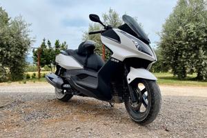 Kymco downtown 300i