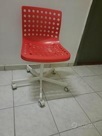 Sedia in plastica rossa Ikea