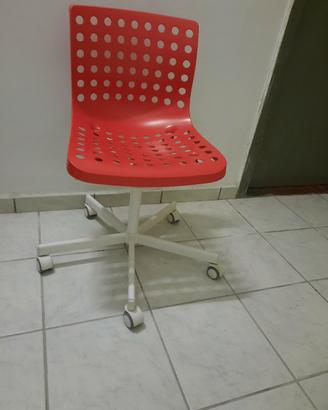 Sedia in plastica rossa Ikea