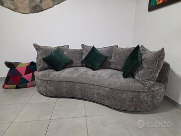 Divano nuovo 230x130cm