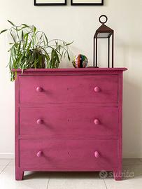 Comò rosa in legno riciclato