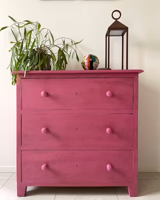 Comò rosa in legno riciclato