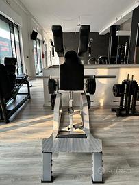 LEVERAGE SQUAT MACHINE