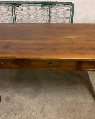 Tavolo in legno noce massiccio