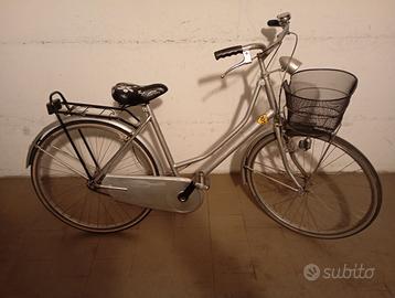 3 bici da donna con cestino 3 MTB professionali