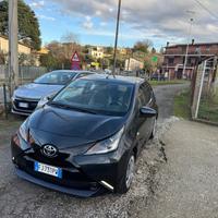 Toyota Aygo 1.0 VVT-i 69 CV 5 porte x-black TSS