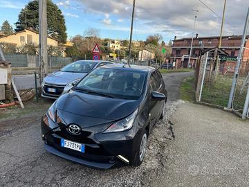 Toyota Aygo 1.0 VVT-i 69 CV 5 porte x-black TSS