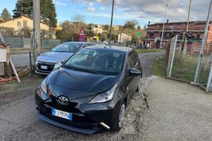 Toyota Aygo 1.0 VVT-i 69 CV 5 porte x-black TSS