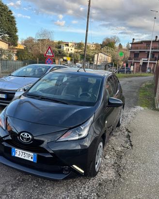 Toyota Aygo 1.0 VVT-i 69 CV 5 porte x-black TSS