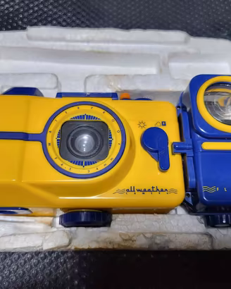 Macchina fotografica subacquea a rullino