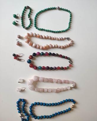 5 coppie di collana e bracciale 