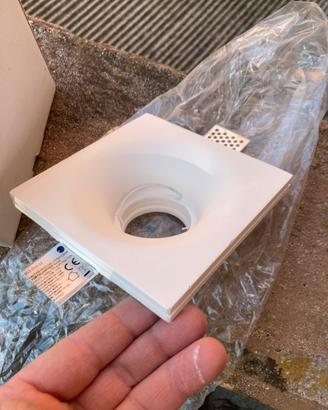 8 Faretti in gesso da incasso