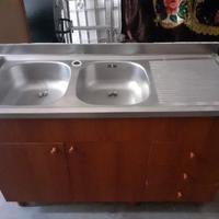 Lavello con due vasche e pensili