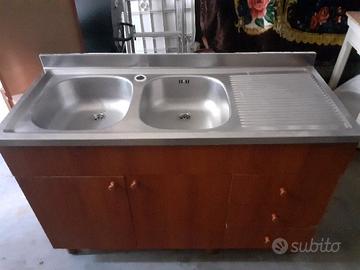 Lavello con due vasche e pensili