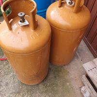 2 bombole  gas 25 kg ricaricabile dal benzinaio